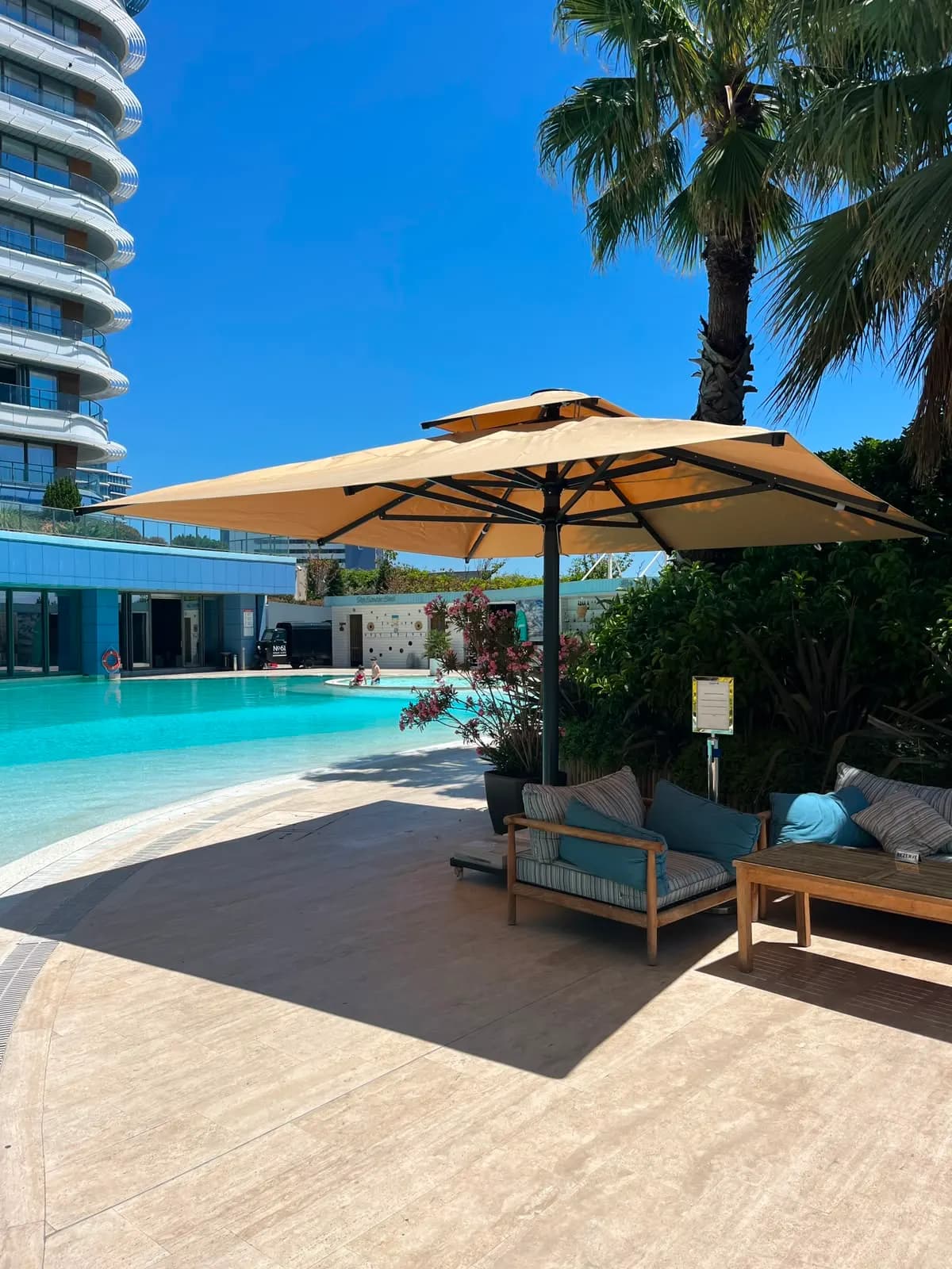 Radisson Blu Otel Zeytinburnu – Türkler Şemsiye uygulaması